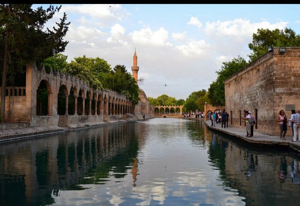 Balıklıgöl, Aynzeliha Gölü ve Urfa Kalesi: Şanlıurfa’nın Tarih ve İnanç Hazinesi